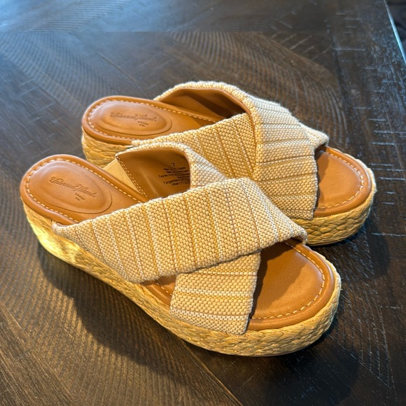 Universal Thread Shoes - Universal Thread Wedges Size 7